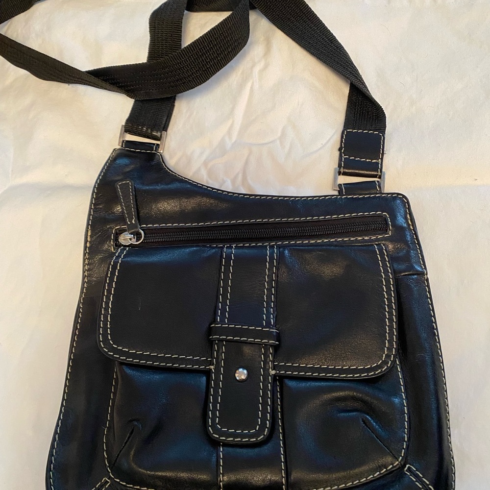 ILI BLACK LEATHER CROSSBODY